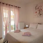 Sophie's Garden Apartment *